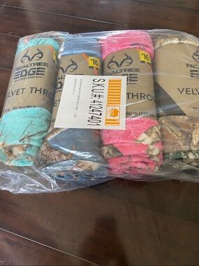 Realtree Edge Brown Camo Velvet Throw Blanket